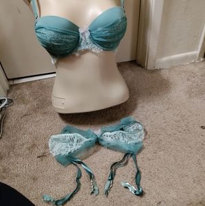 New Victoria Secret set, sz 32D, padded bra with double straps, lacy and cute!